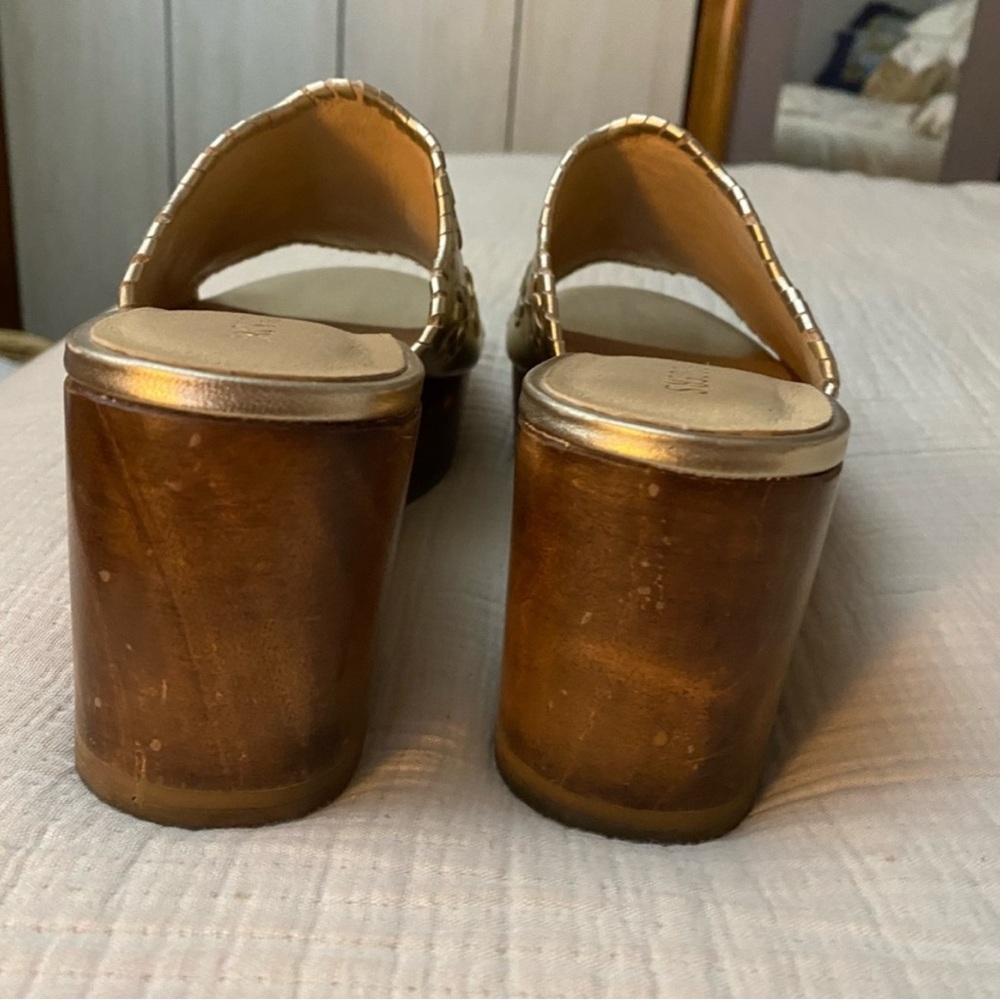 Jack Rogers Gold Wedgs - Picture 5 of 6